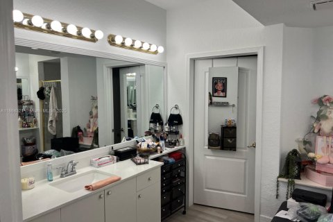 Condominio en venta en Doral, Florida, 3 dormitorios, 158.86 m2 № 1979331 - foto 12
