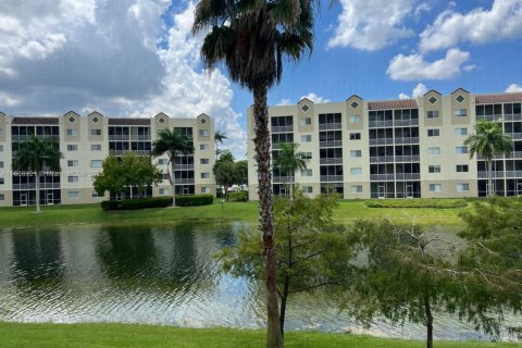 Condominio en venta en Doral, Florida, 3 dormitorios, 158.86 m2 № 1979331 - foto 3