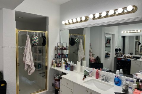 Condominio en venta en Doral, Florida, 3 dormitorios, 158.86 m2 № 1979331 - foto 11