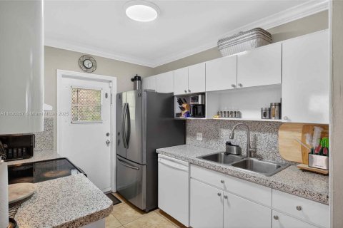 Casa en venta en North Miami, Florida, 3 dormitorios, 122.26 m2 № 1809170 - foto 30