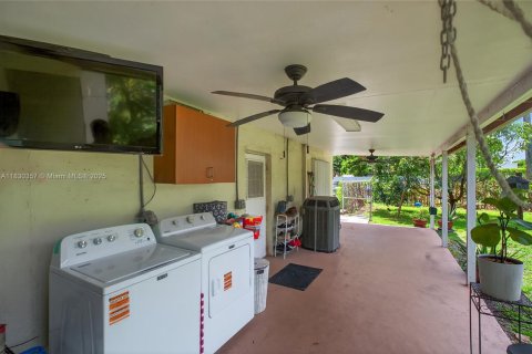 Casa en venta en North Miami, Florida, 3 dormitorios, 122.26 m2 № 1809170 - foto 12