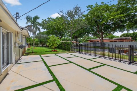 Casa en venta en North Miami, Florida, 3 dormitorios, 122.26 m2 № 1809170 - foto 8