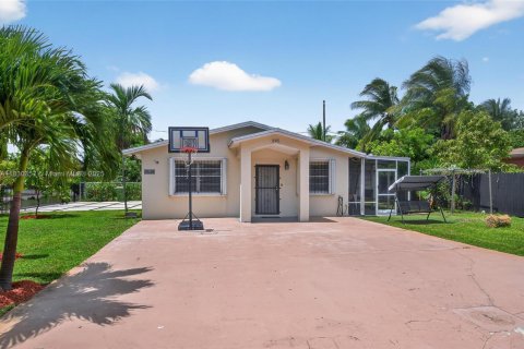 Casa en venta en North Miami, Florida, 3 dormitorios, 122.26 m2 № 1809170 - foto 2