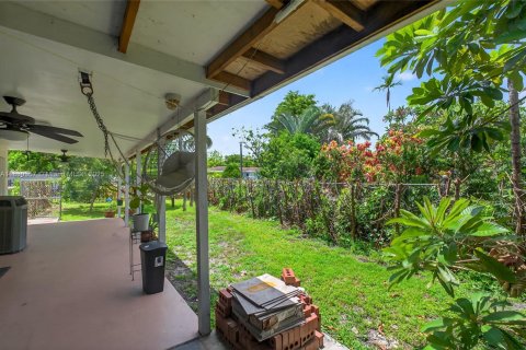 Casa en venta en North Miami, Florida, 3 dormitorios, 122.26 m2 № 1809170 - foto 11