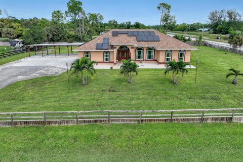 Villa ou maison à West Palm Beach, Floride 5 chambres, 217.67 m2 № 2417970