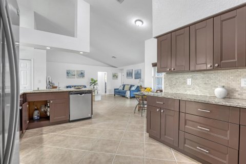 Villa ou maison à vendre à West Palm Beach, Floride: 5 chambres, 217.67 m2 № 2417970 - photo 13