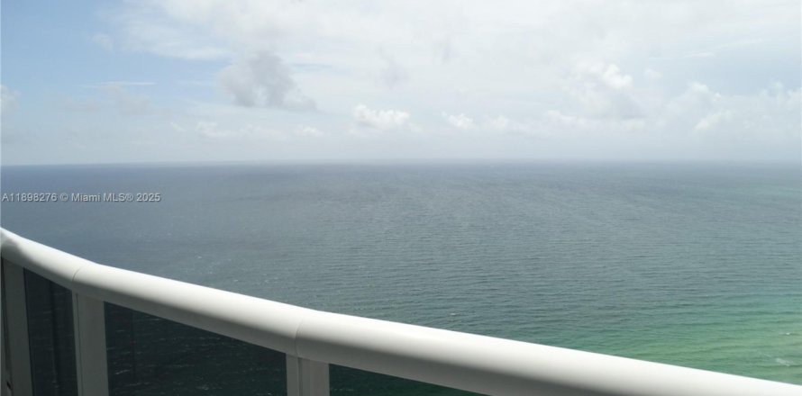 Кондоминиум с 3 спальнями в Санни-Айлс-Бич, Флорида № 2014735