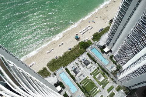 Снять в аренду кондоминиум в Санни-Айлс-Бич, Флорида 3 спальни, 195.65м2, № 2014735 - фото 2