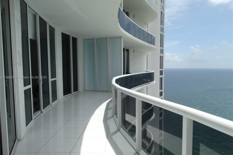 Снять в аренду кондоминиум в Санни-Айлс-Бич, Флорида 3 спальни, 195.65м2, № 2014735 - фото 3