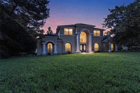 House in Hudson, Florida 5 bedrooms, 305.65 sq.m. № 2209519