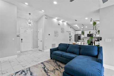 House in Orlando, Florida 3 bedrooms, 117.89 sq.m. № 1769587 - photo 9