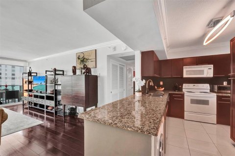 Condo in Hollywood, Florida, 2 bedrooms  № 1937558 - photo 23
