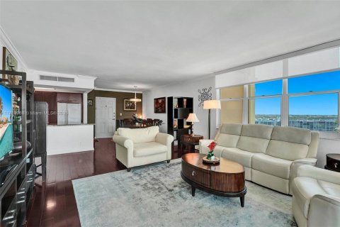 Condominio en alquiler en Hollywood, Florida, 2 dormitorios, 111.3 m2 № 1937558 - foto 12
