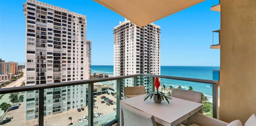 Condo in Hollywood, Florida, 2 bedrooms № 1937558