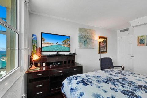 Condo in Hollywood, Florida, 2 bedrooms  № 1937558 - photo 30