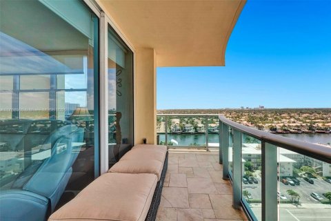 Condo in Hollywood, Florida, 2 bedrooms  № 1937558 - photo 2