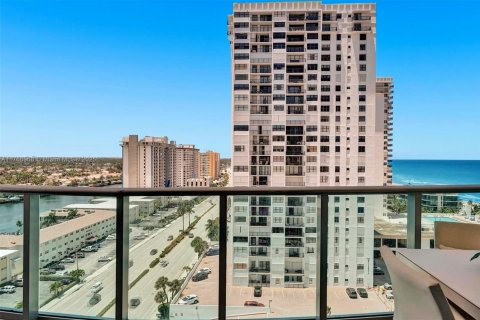 Condo in Hollywood, Florida, 2 bedrooms  № 1937558 - photo 6