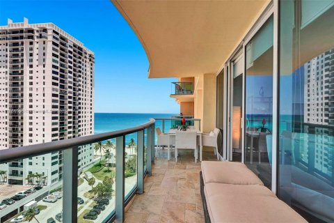 Condominio en alquiler en Hollywood, Florida, 2 dormitorios, 111.3 m2 № 1937558 - foto 8