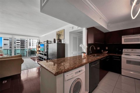 Condominio en alquiler en Hollywood, Florida, 2 dormitorios, 111.3 m2 № 1937558 - foto 27