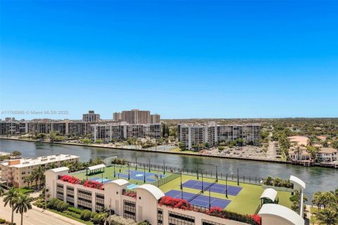 Condo in Hollywood, Florida, 2 bedrooms  № 1937558 - photo 9