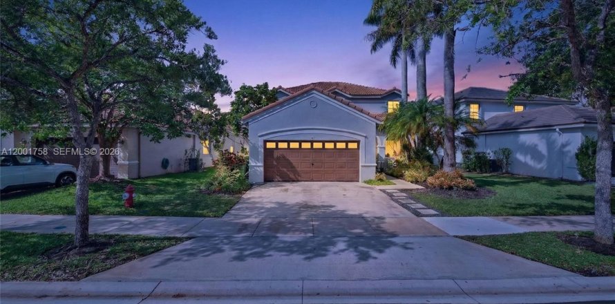 Casa en Weston, Florida 4 dormitorios, 208.1 m2 № 2065899