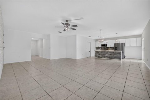 House in Spring Hill, Florida 4 bedrooms, 173.17 sq.m. № 2285235 - photo 19
