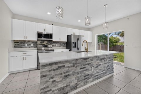 House in Spring Hill, Florida 4 bedrooms, 173.17 sq.m. № 2285235 - photo 7