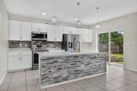 House in Spring Hill, Florida 4 bedrooms, 173.17 sq.m. № 2285235 - photo 8