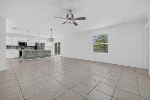 House in Spring Hill, Florida 4 bedrooms, 173.17 sq.m. № 2285235 - photo 14