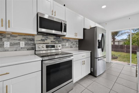 House in Spring Hill, Florida 4 bedrooms, 173.17 sq.m. № 2285235 - photo 5