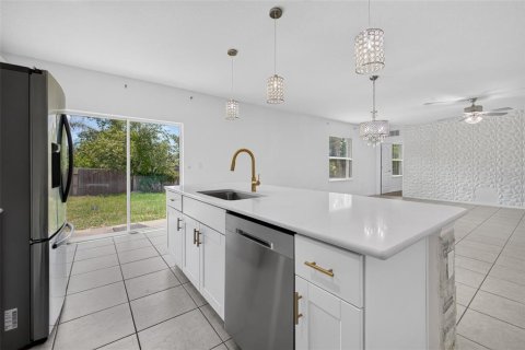 House in Spring Hill, Florida 4 bedrooms, 173.17 sq.m. № 2285235 - photo 6