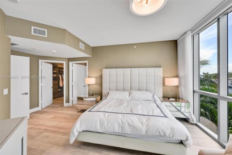 Condo in North Miami Beach, Florida, 2 bedrooms  № 2052927 - photo 11