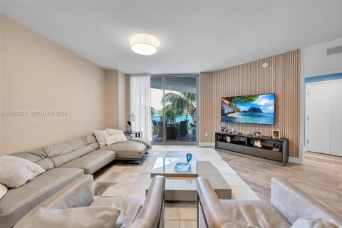 Condo in North Miami Beach, Florida, 2 bedrooms  № 2052927 - photo 3