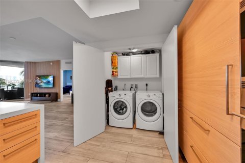 Condo in North Miami Beach, Florida, 2 bedrooms  № 2052927 - photo 20