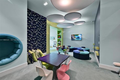 Condo in North Miami Beach, Florida, 2 bedrooms  № 2052927 - photo 27