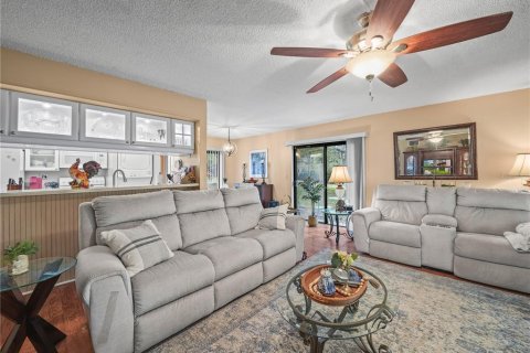 Condo in Lake Wales, Florida, 2 bedrooms  № 1052604 - photo 9