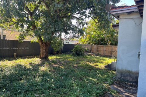 House in Virginia Gardens, Florida 3 bedrooms, 95.32 sq.m. № 1573209 - photo 3