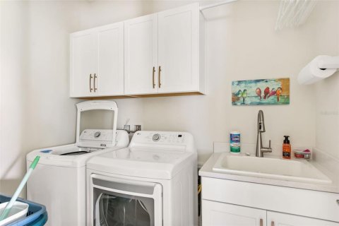 Casa en venta en Sarasota, Florida, 4 dormitorios, 225.57 m2 № 1765790 - foto 13