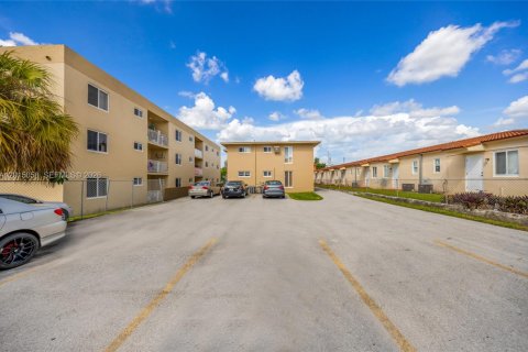 Immobilier commercial à vendre à Miami, Floride № 2171324 - photo 6