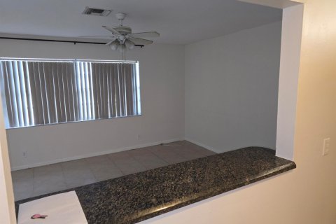Villa ou maison à louer à Margate, Floride: 2 chambres, 109.07 m2 № 2431341 - photo 9