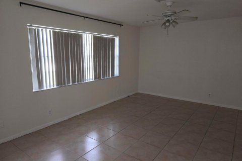 Villa ou maison à louer à Margate, Floride: 2 chambres, 109.07 m2 № 2431341 - photo 5