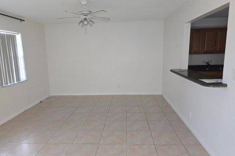 Villa ou maison à louer à Margate, Floride: 2 chambres, 109.07 m2 № 2431341 - photo 6