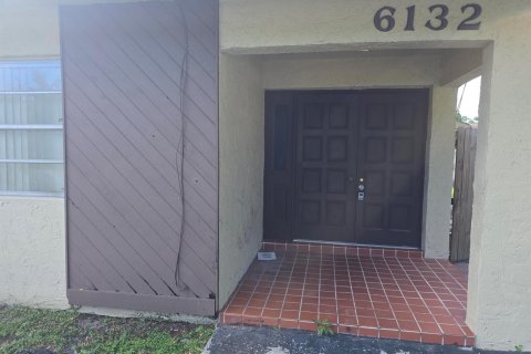 Villa ou maison à louer à Margate, Floride: 2 chambres, 109.07 m2 № 2431341 - photo 3
