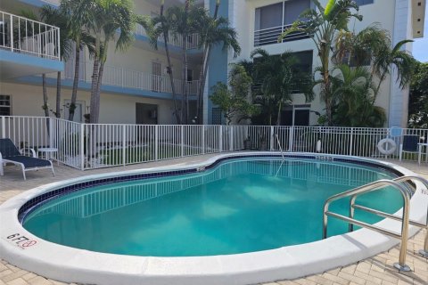 Condominio en alquiler en Pompano Beach, Florida, 2 dormitorios, 84.54 m2 № 1075881 - foto 1
