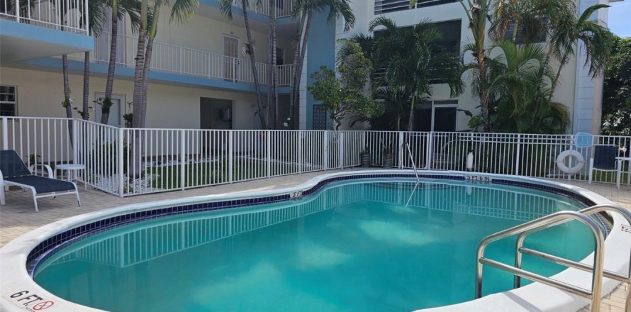 Condominio en Pompano Beach, Florida, 2 dormitorios № 1075881