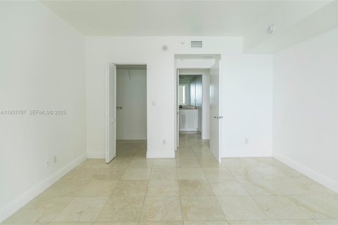 Condo in Miami, Florida, 1 bedroom  № 2052763 - photo 15