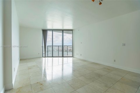 Condo in Miami, Florida, 1 bedroom  № 2052763 - photo 9