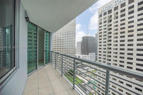 Condo in Miami, Florida, 1 bedroom  № 2052763 - photo 2