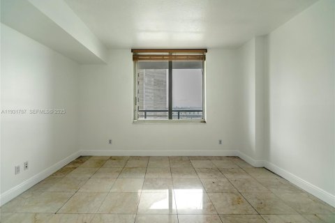 Condo in Miami, Florida, 1 bedroom  № 2052763 - photo 13