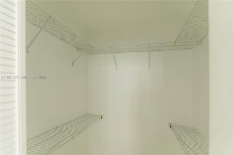 Condo in Miami, Florida, 1 bedroom  № 2052763 - photo 16